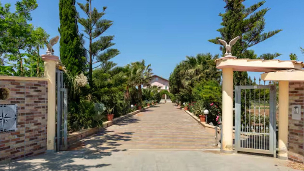 Brindisi Villa | Villa 'Rosa Dei Venti with Pool' with Private Pool, Wi-Fi and Air Conditioning