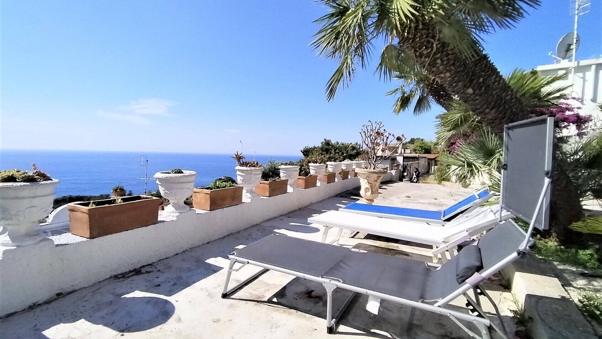 Succhivo Villa | Villa Rosa Sea Wiev located a few steps from Sorgeto and overlooking Sant'Angelo
