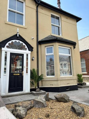 Lytham St. Anne's House | Villa Rose-Spacious Home with beautiful garden