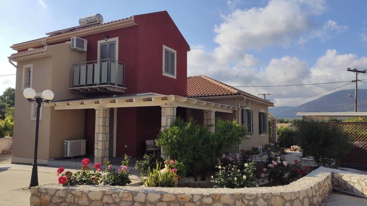 Leivathos Villa | Villa 'Rose' with Mountain View, Wi-Fi and Air Conditioning