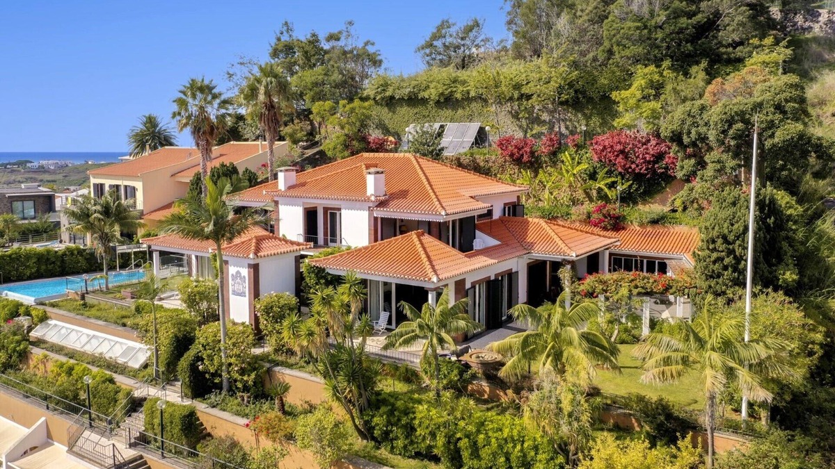 Santo Antonio Villa | Villa Rostrum by Villa Plus