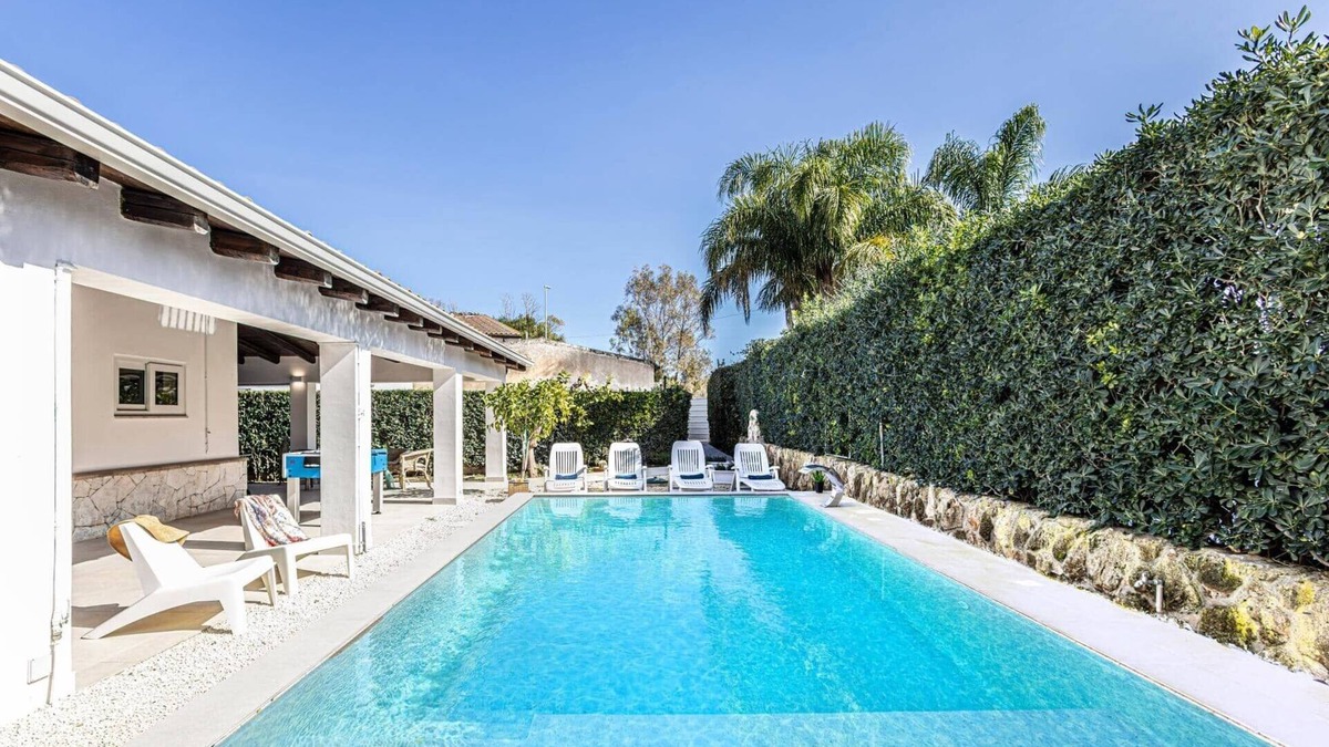 Carrozziere Villa | Villa Sacramento by Villa Plus