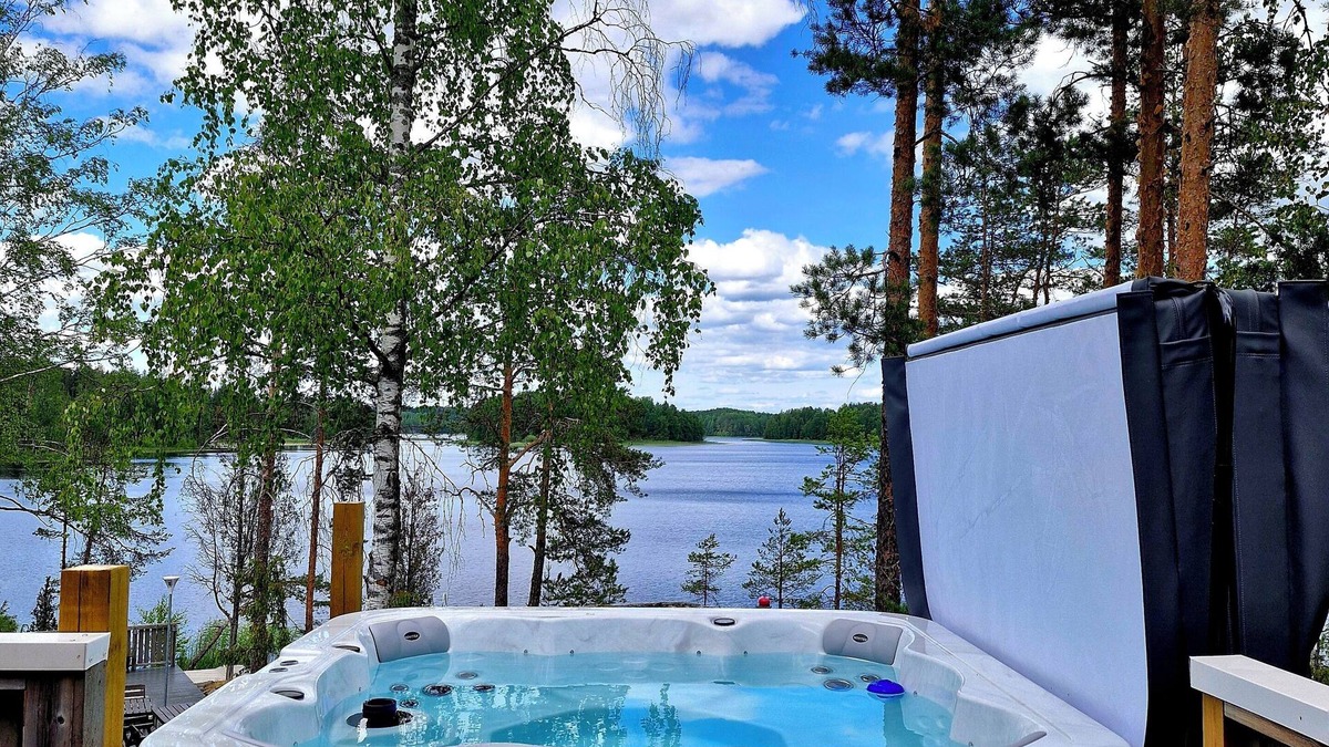Mikkeli Villa | Villa Saimaansini - Luxurious stay by Lake Saimaa, Finland with whirlpool, sauna