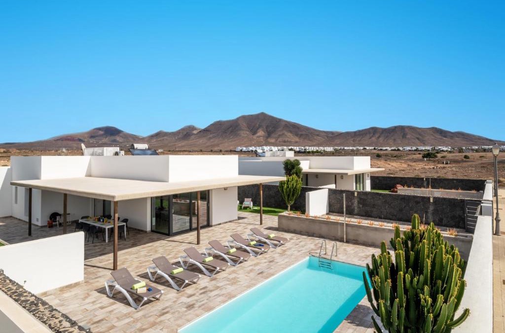 Playa Blanca Villa | Villa Salvia by Villa Plus