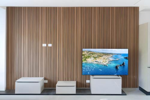 Aci San Filippo Villa | Villa Sant'Anna Modern