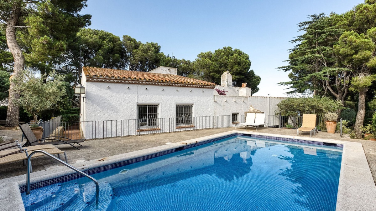 Llanca Villa | Villa 'Sant Genís' with sea views, private pool and Wi-Fi