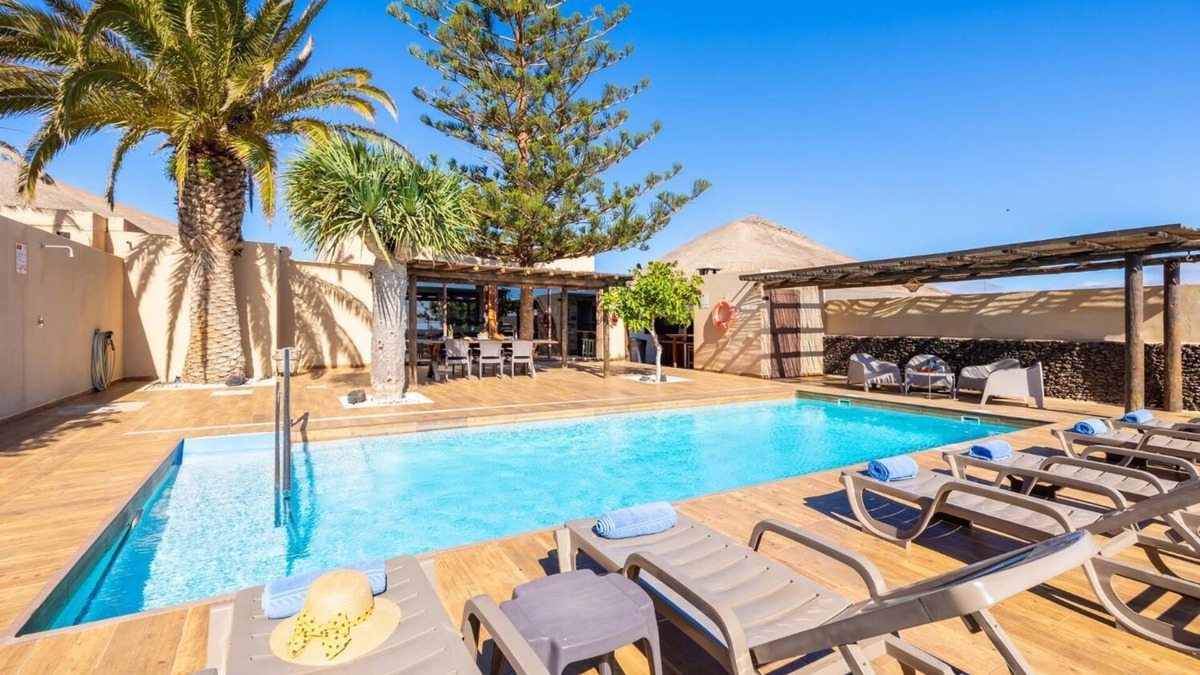 Tias Villa | Villa Santana - Four Bedroom Villa, Sleeps 8