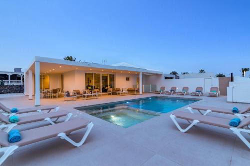 Playa Blanca Villa | Villa Sapphire by Villa Plus