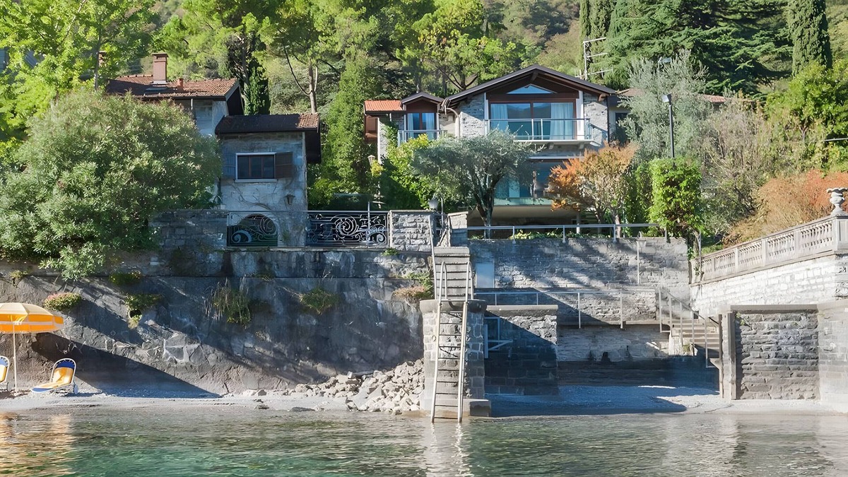 Oliveto Lario Villa | Villa 'Sara Lakeside' with Lake View, Wi-Fi and Air Conditioning