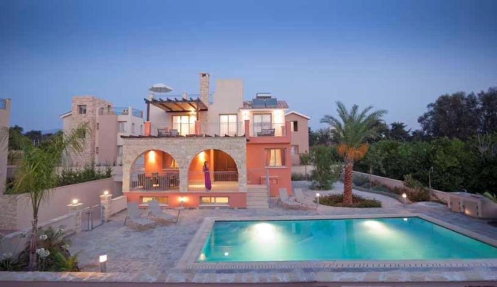 Polis Villa | Villa Saraliana Sandy Beach Villas - Heated Pool - Jacuzzi - Private Beach Area