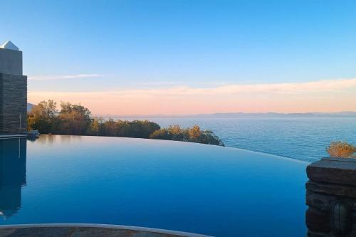 Ormos Agiou Ioannou Apartment | Villa Scorpio - Infinity Pool Endless Blue Escape