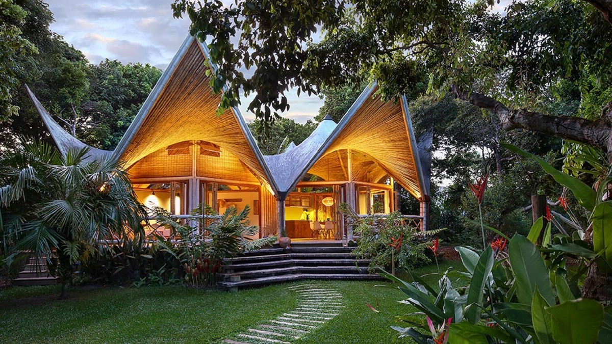 Porto Seguro House | VILLA SE7E - WOOD AND BAMBOO HOUSE- A romantic charming house hidden in nature.