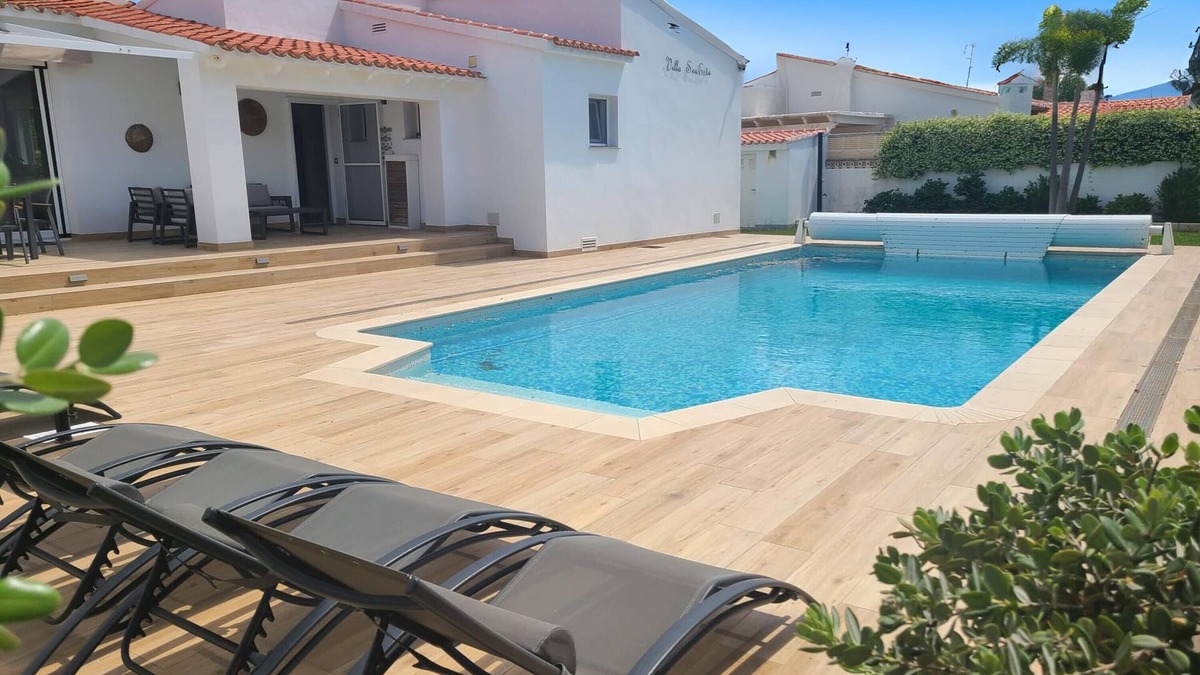 Molinell Ski Chalet | Villa SEAESTA on the beachfront, Les Deveses, Denia