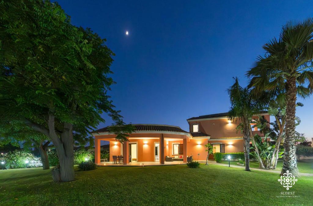 Arenella Villa | Villa Seaside - Beach Retreat with jacuzzi