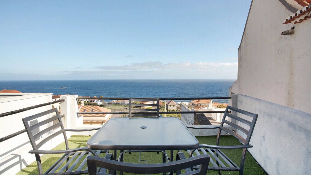 Porto Moniz Villa | Villa 'Seaside Haven - Soulful Stays' with Sea View, Wi-Fi and Air Conditioning
