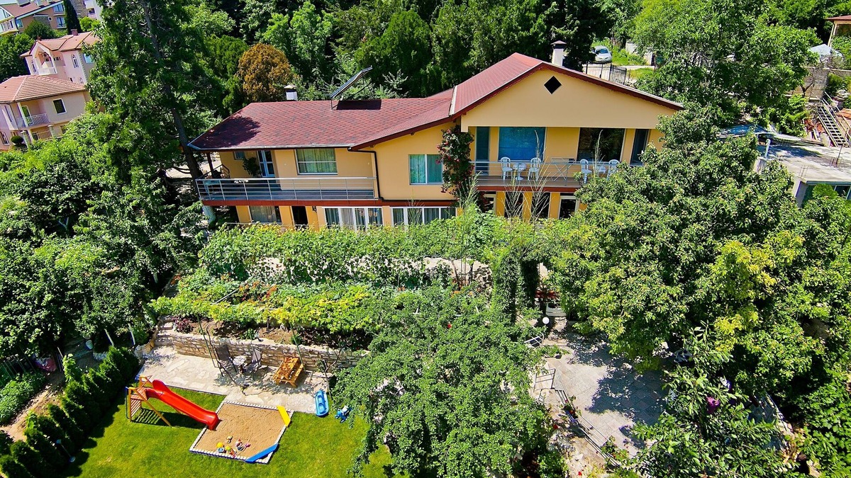 Primorski Villa | Villa Sequoia amidst Eco Park "Golden Sands" and 500m from endless beaches