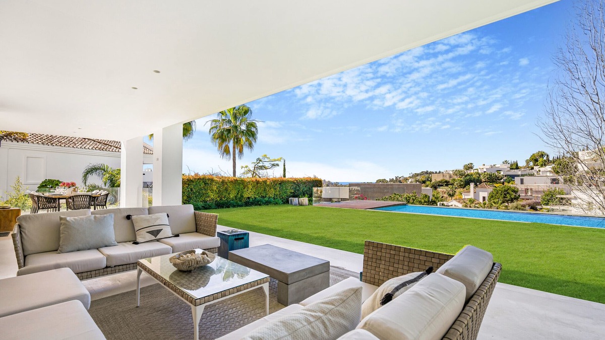 New Golden Mile Villa | Villa Serena
