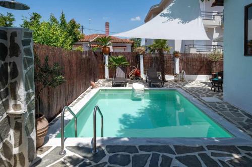Nea Iraklia Villa | Villa Shada's pool & Jacuzzi