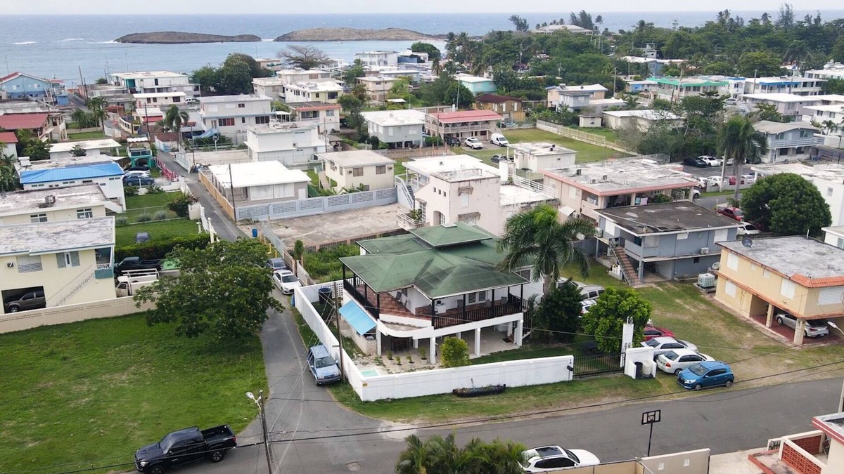 Puerto Nuevo Villa | Villa Sibuco – Exclusive Stay Near the Beach, Jacuzzi & Small Pool