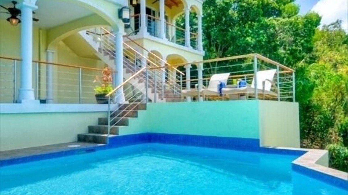 Belmont Villa | Villa Sirenetta-Minutes from the beach!
