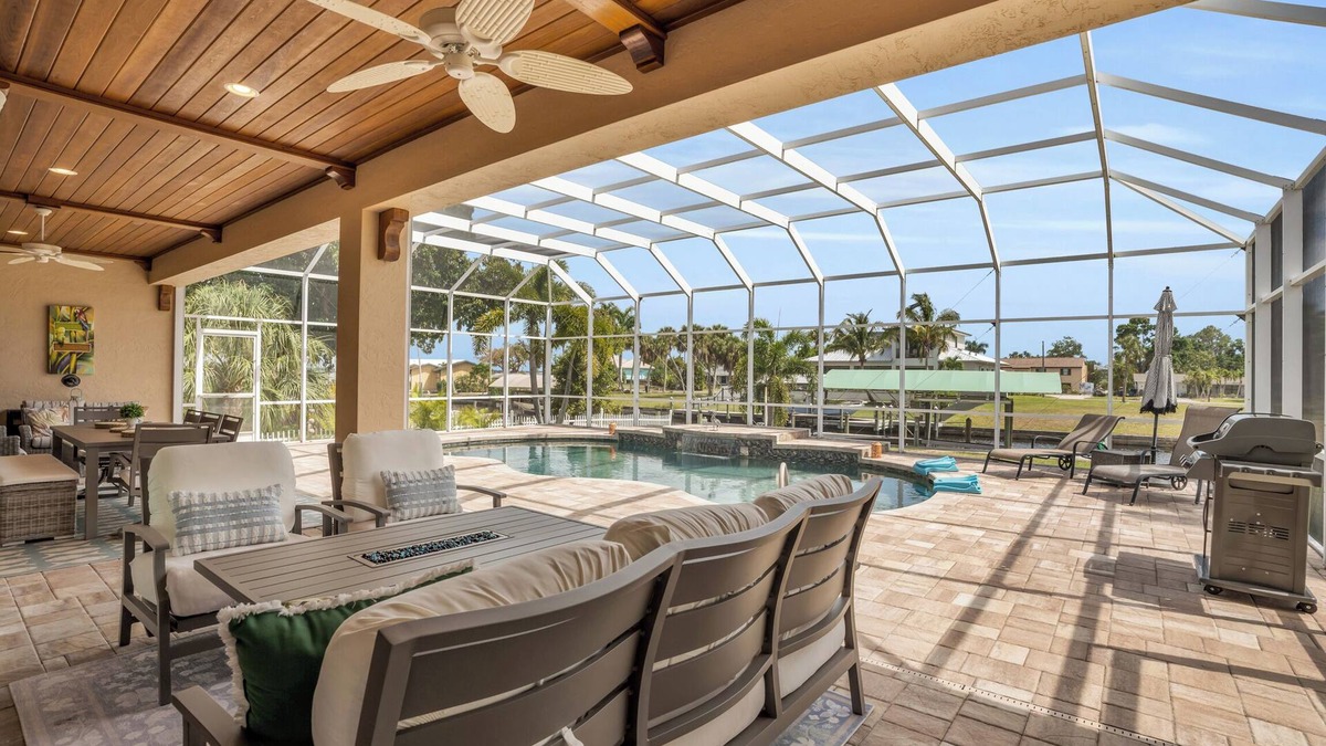 Lochmoor Waterway Estates Villa | Villa Siva - 3b/3b just off the Caloosahatchee river in CAPE CORAL