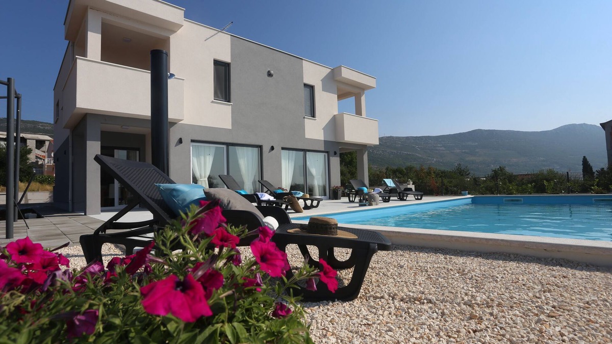 Rudine Villa | Villa Sky Heated Pool