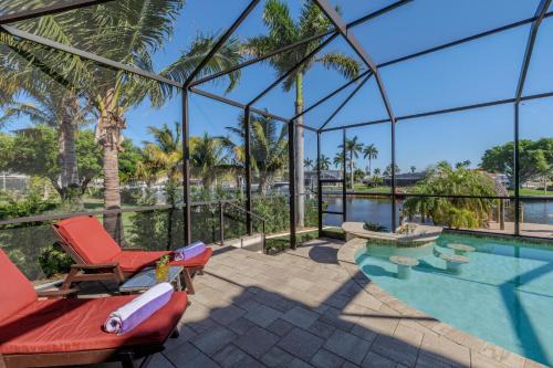 Yacht Club Villa | Villa Skye