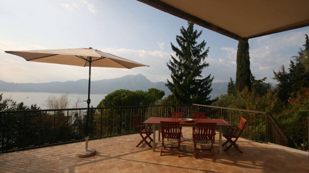 Torri del Benaco Villa | Villa: sleeps 16, swimming pool, garden, 2 large terraces, unforgettable view