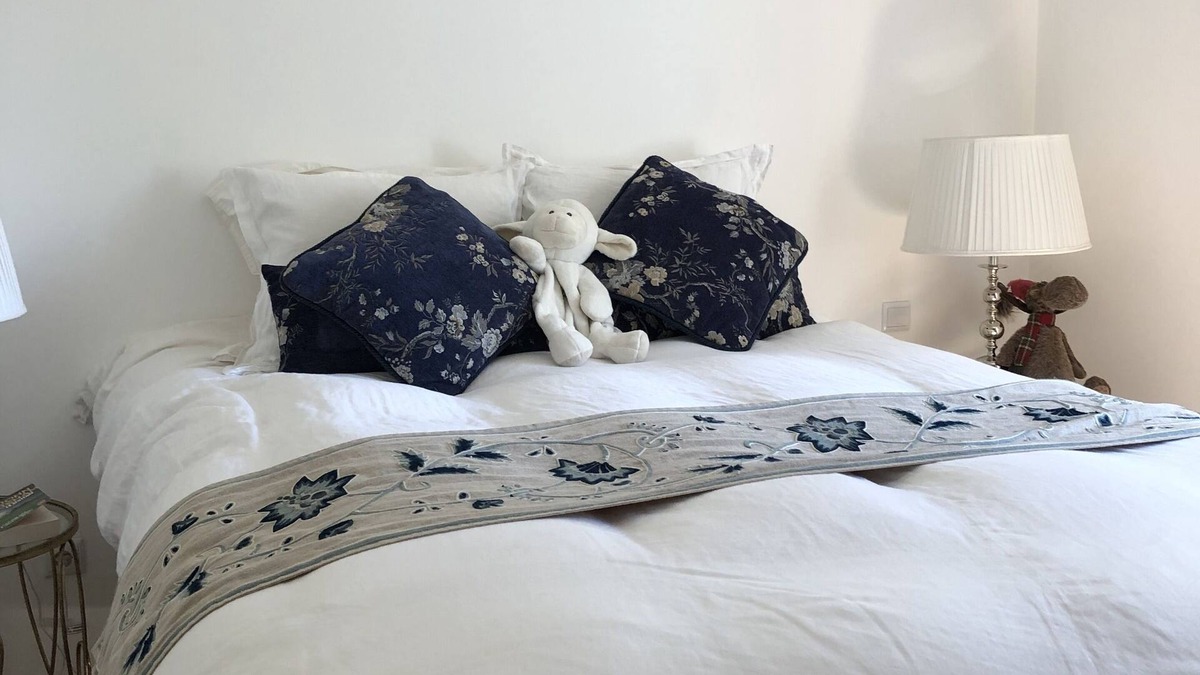 Camacha Villa | Villa-sleeps2-garden-private park