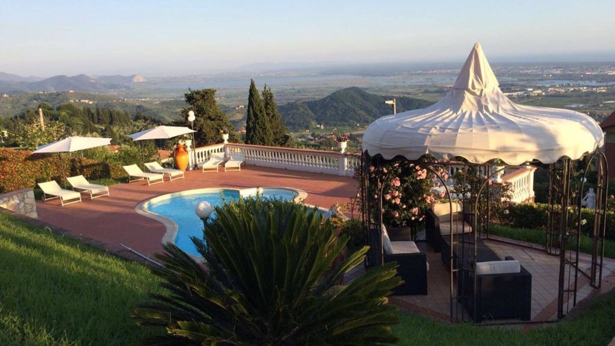 Corsanico Villa | Villa Sophia - Holiday Villa Rental in Viareggio