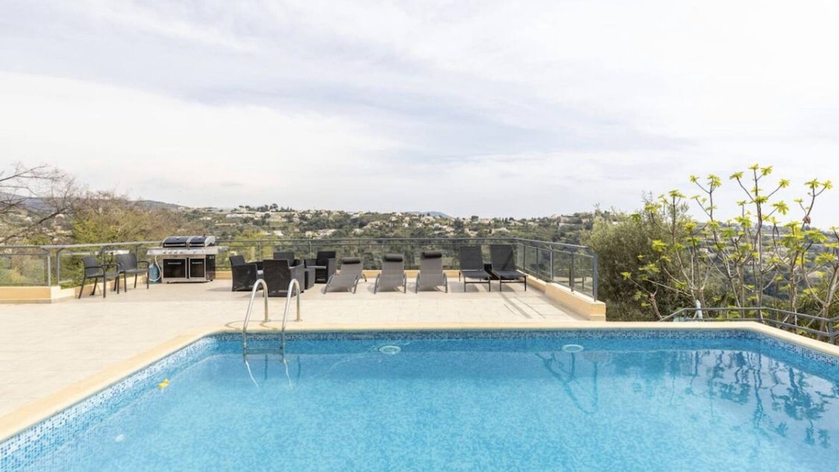Nice Villa | Villa Spacieuse Avec Piscine Proche de la Promenade Des Anglais