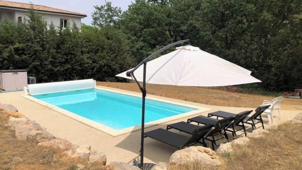 Beziers House | Villa Spacious heated 9x4 pool Terraces Table tennis Giant chess 5ch office