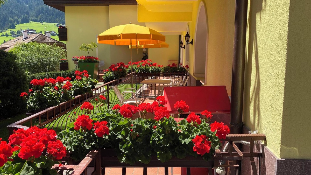 Ortisei Apartment | Villa Stella Apartment N52 near the ski lifts. Wi-Fi, terrace and garden