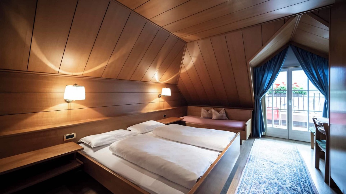 Ortisei Apartment | Villa Stella Apartment N 55 – Nearby Ski Lifts, Mountain View, Wi-Fi, Balcony and Garden