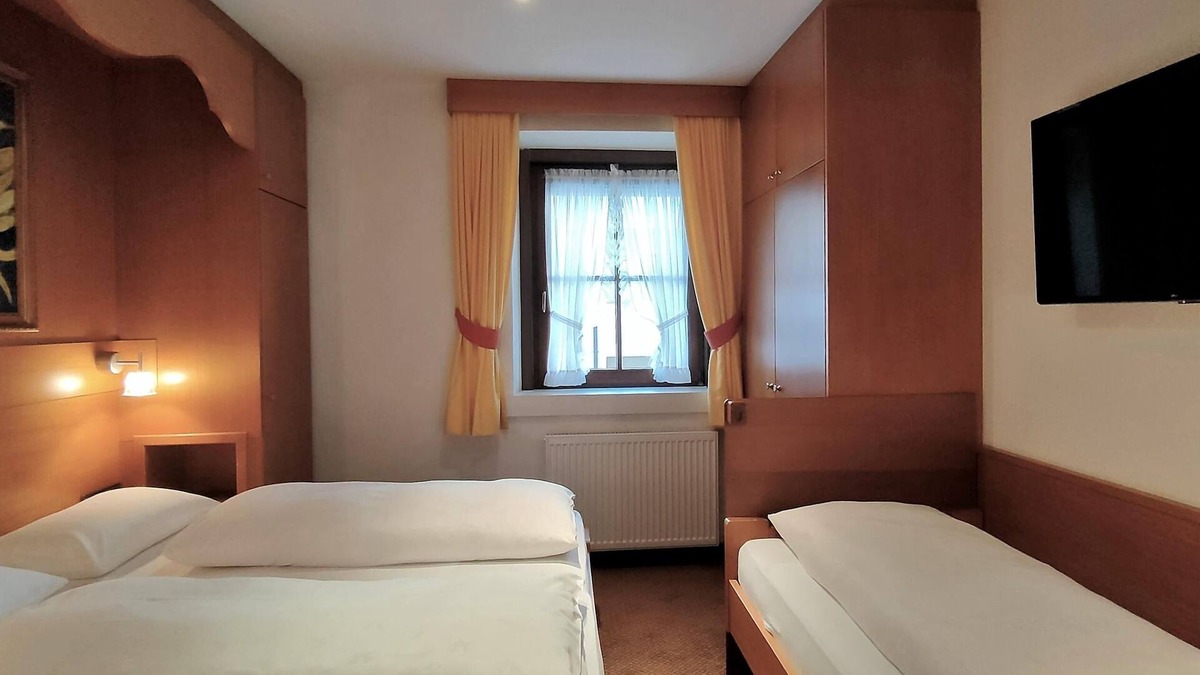 Ortisei Apartment | Villa Stella Apartment N54 near the ski lift, Wi-Fi, balcony, terrace and garden