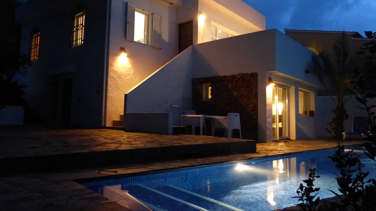 Moravit Villa | VILLA STYLE IBIZA air-conditioned and renovated. beaches 400m, city center 800m.