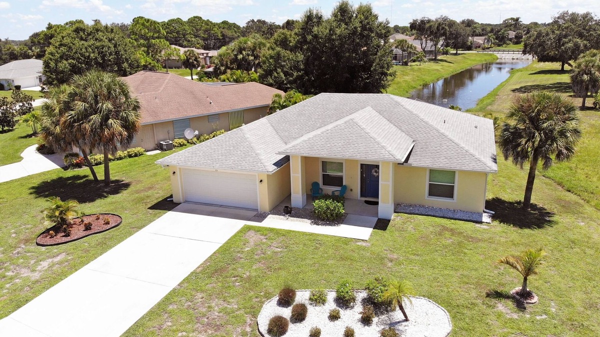 Broadmoor House | Villa Sunrise dreamlike 160 sqm holiday villa in quiet Charlotte County