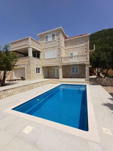 Popovici Villa | Villa Sunrise