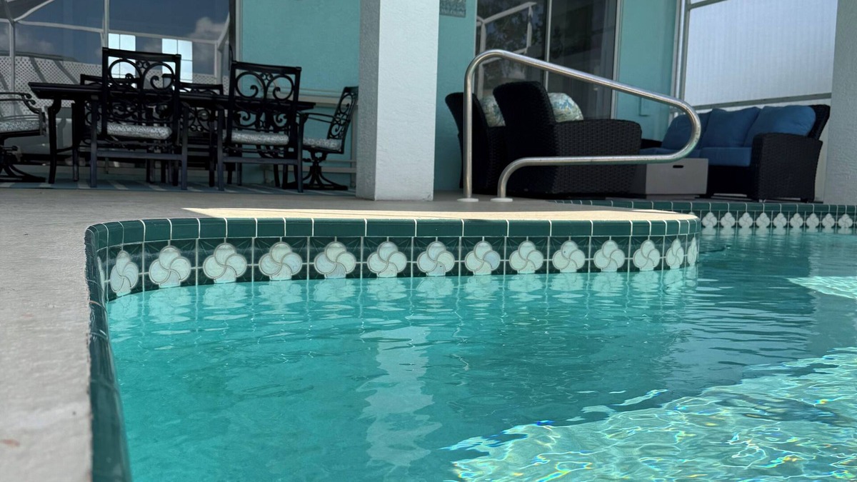 Harris House | Villa Sunshine: Elegant & Modern 4BR Pool House