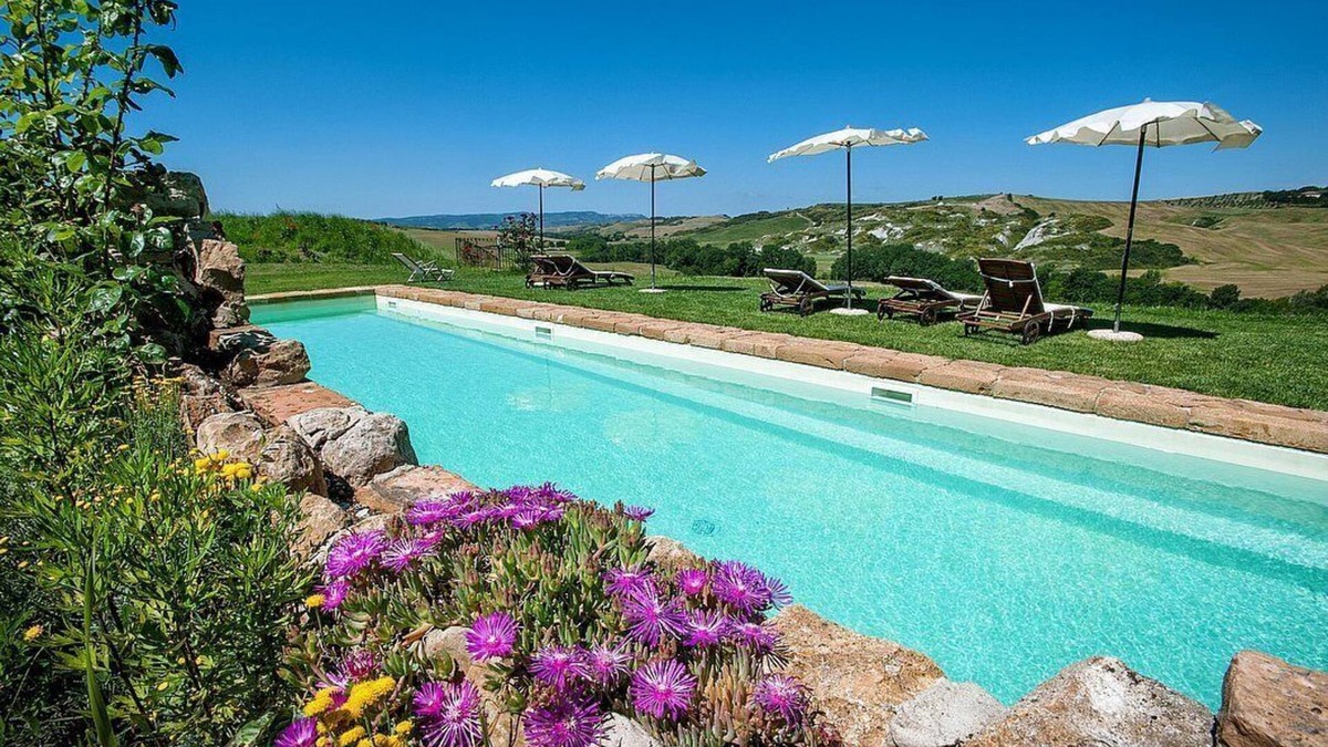 Pienza Villa | Villa Suriana: A charming two-story age-old farm house surrounded by meadows and by green hills, with Free WI-FI.