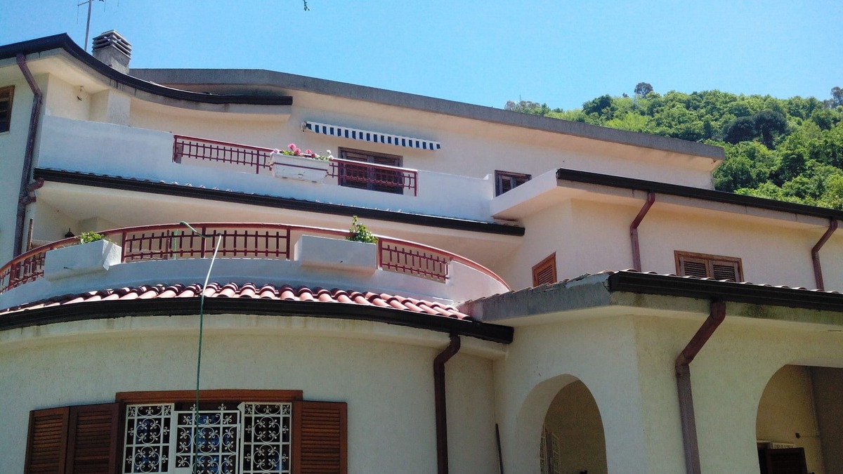 Vibo Valentia Villa | Villa surrounded by the green Costa degli Dei between Pizzo and Tropea