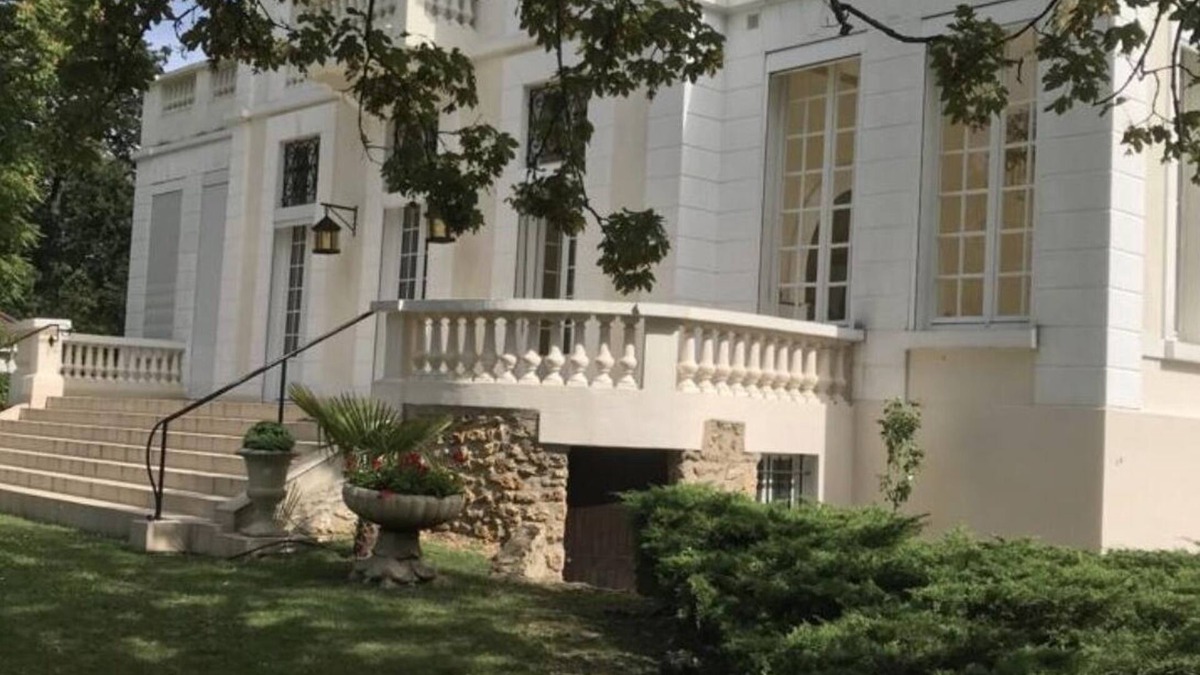 Le Vesinet Villa | Villa Swimming pool, Sauna 9mn from Paris,10mn Versailles For The Olympic Games