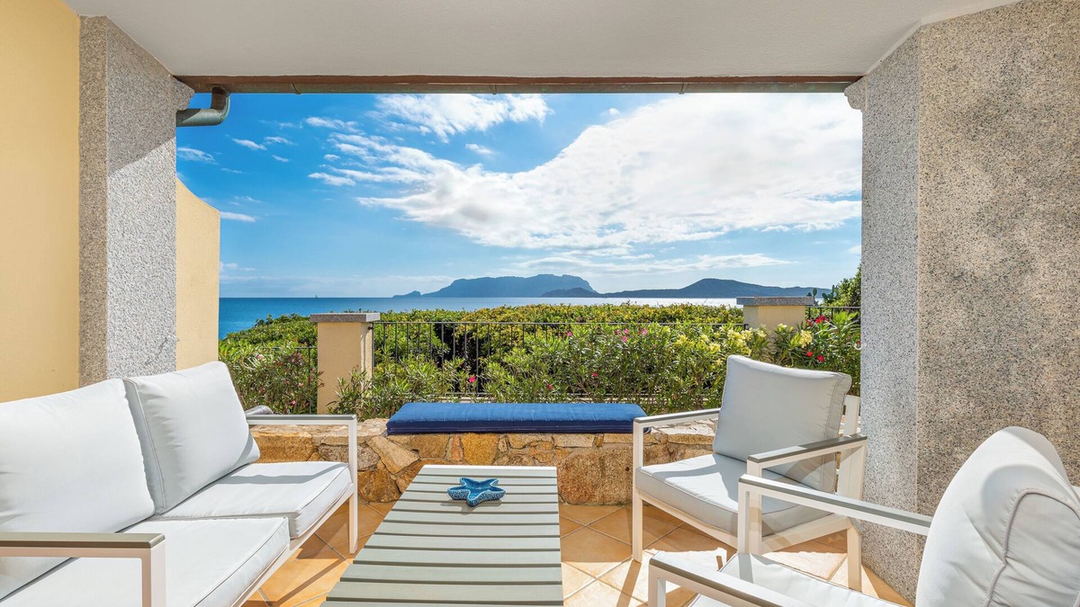 Pittulongu Apartment | Villa Terrazza su Tavolara with Sea View, Wi-Fi, Garden & Terrace