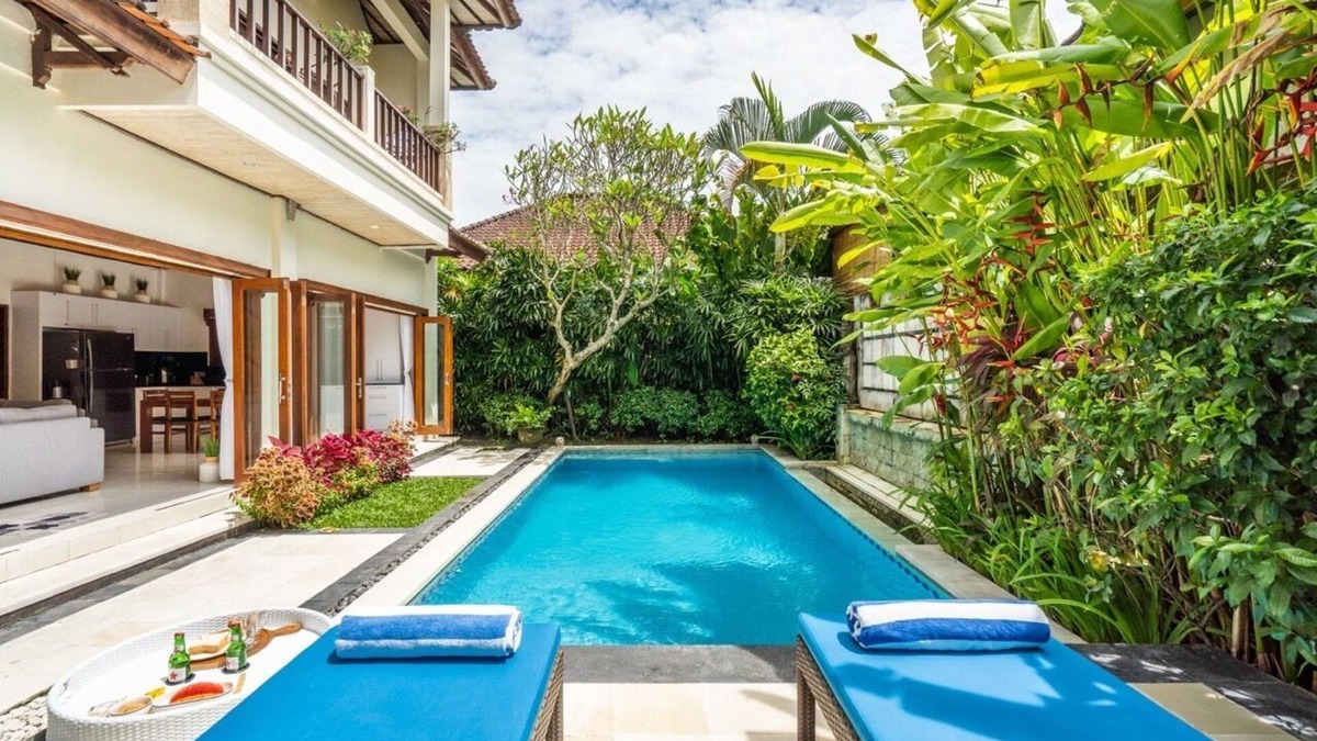 Umalas Villa | Villa TH + Breakfast w/Enclosed Living, Umalas