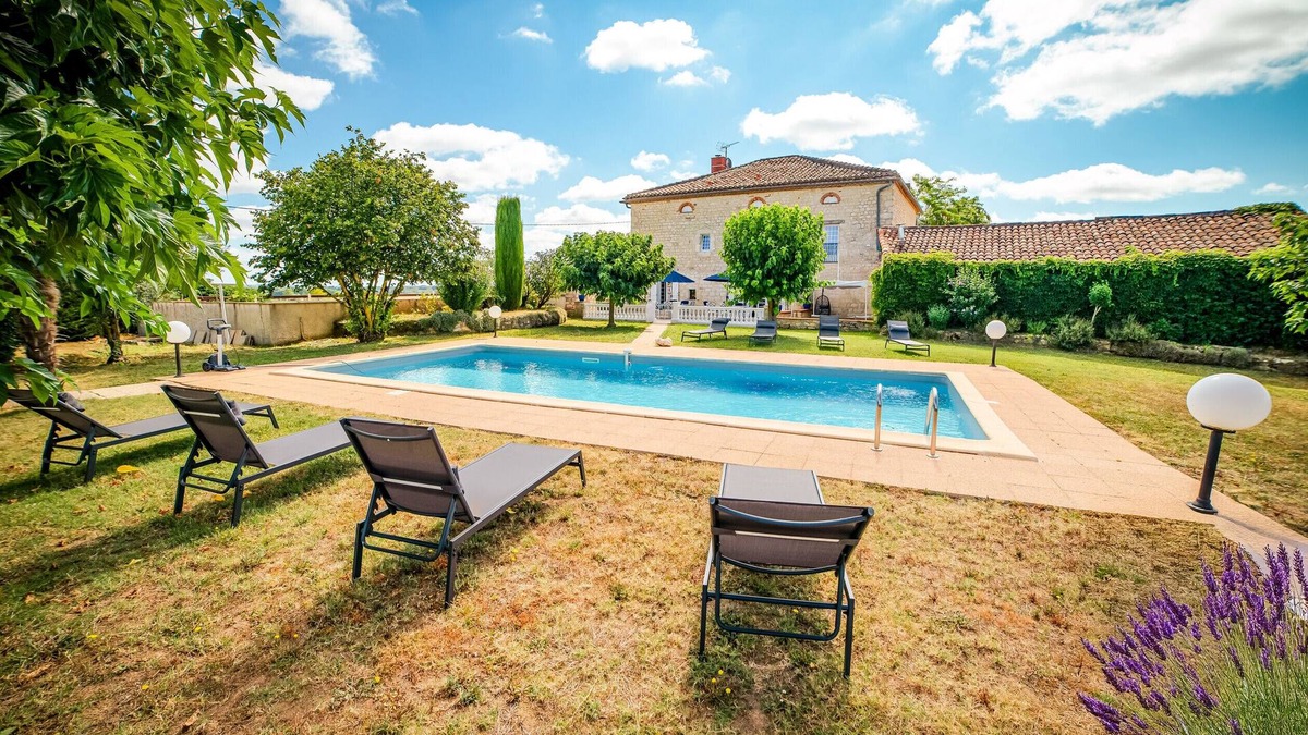 Frausseilles Villa | Villa Thun - Pool - House with character
