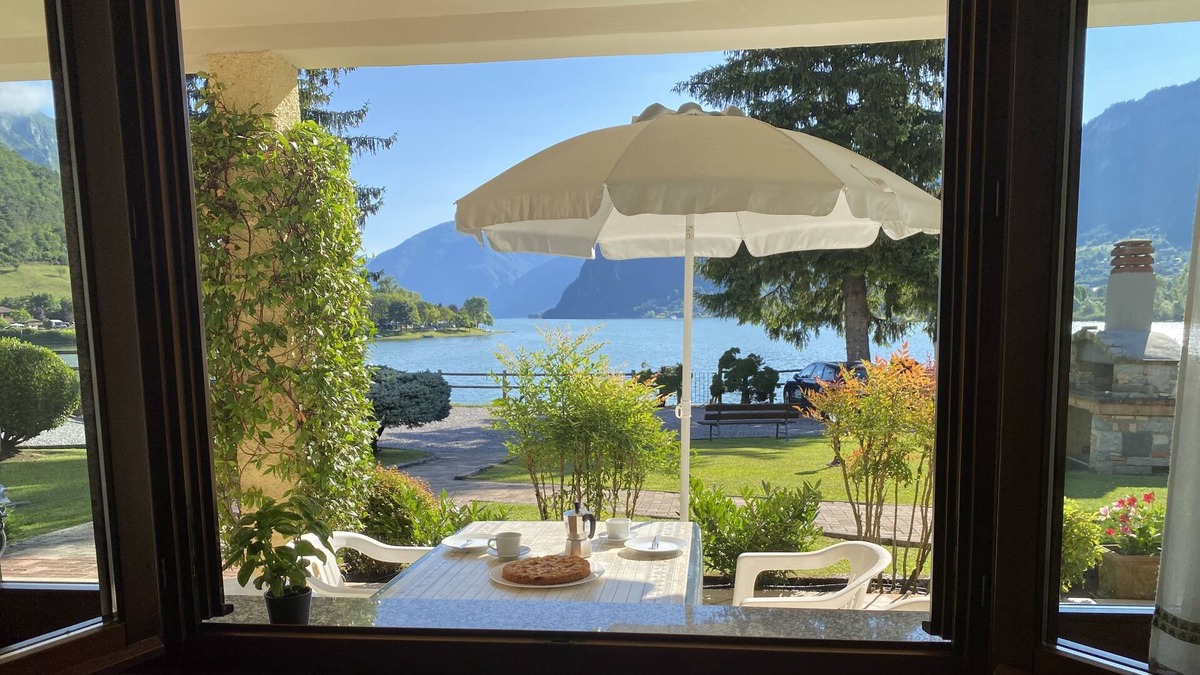 Idro Apartment | Villa Tiziana Type T3 - DIRECTLY ON THE LAKE - up to 4 people - pool - garden - wide view