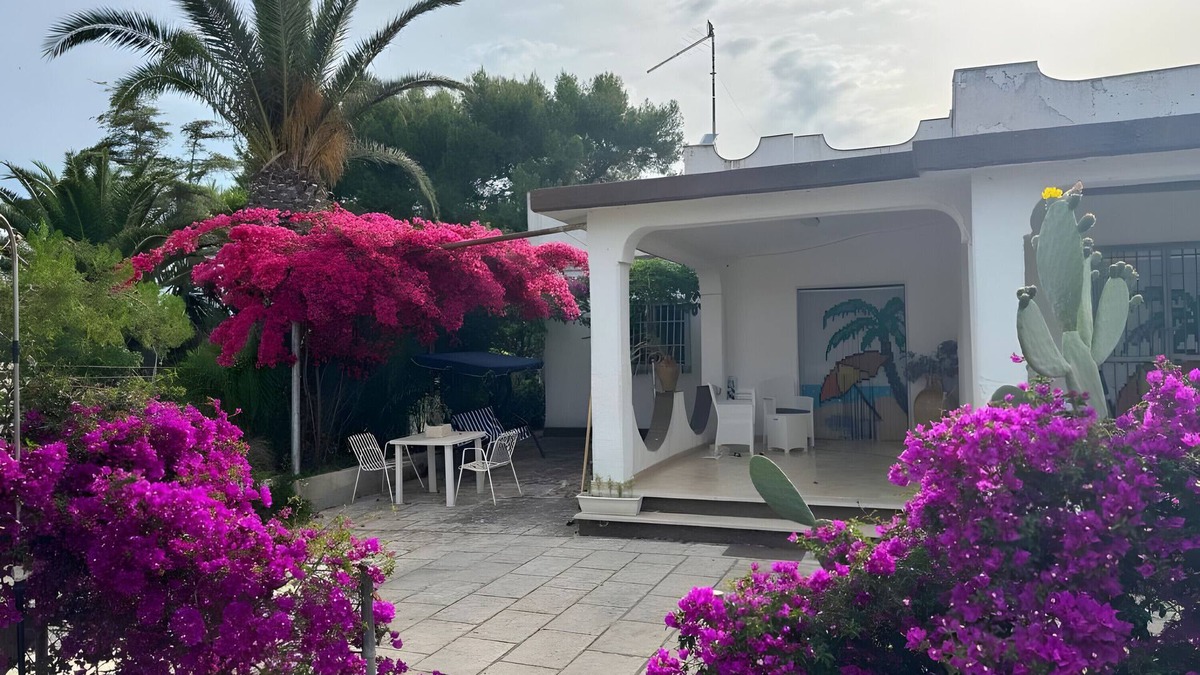 Taranto Villa | Villa 'Torretta - Mare Salento' with Sea View, Private Garden and Air Conditioning