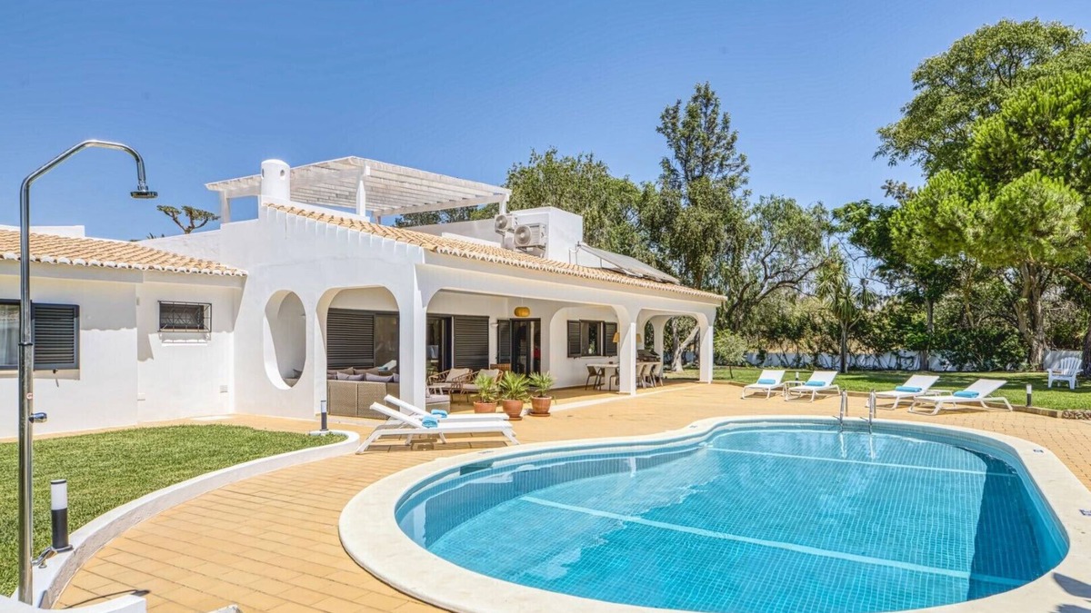 Estombar Villa | Villa Torrinha - Amazing villa for 10 with private pool!