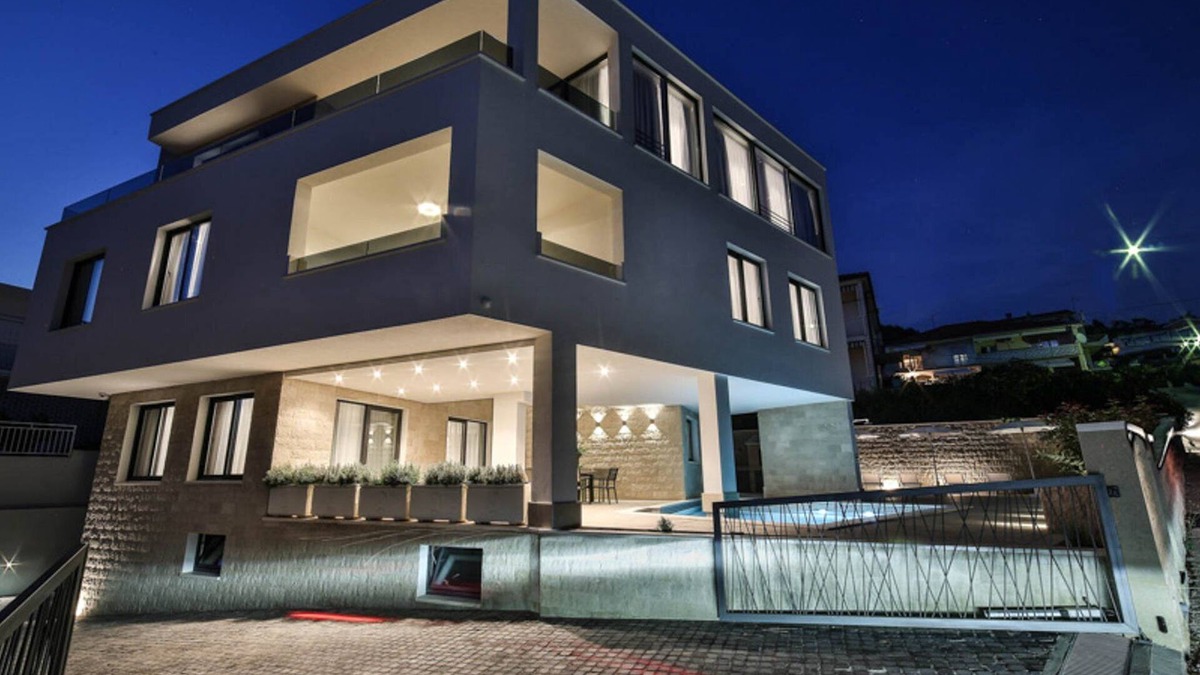 Trogir Villa | Villa Trogir Palazio | Spectacular 7 Bedroom Villa | Close to Sea & Promenade