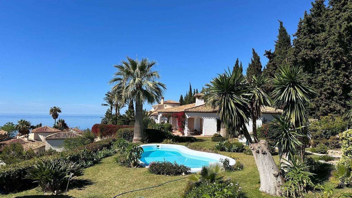 Salobrena Villa | Villa "Tropical Dream" with big Garden, Sea View, Heated Private Pool & Wi-Fi